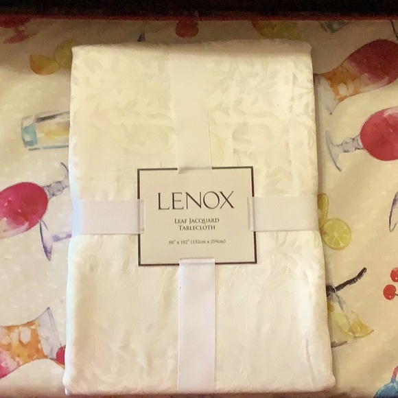 Lenox Leaf Jacquard Tablecloth. - Picture 1 of 9